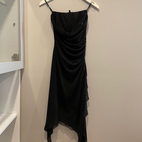 Gorgeous black sleeveless bodycon dress from Le Chateau. - Picture 3 of 4
